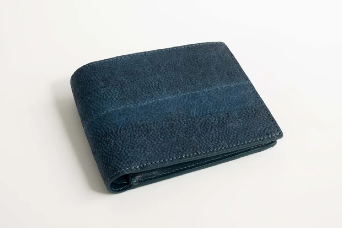 tototo ブリレザーの二つ折り財布